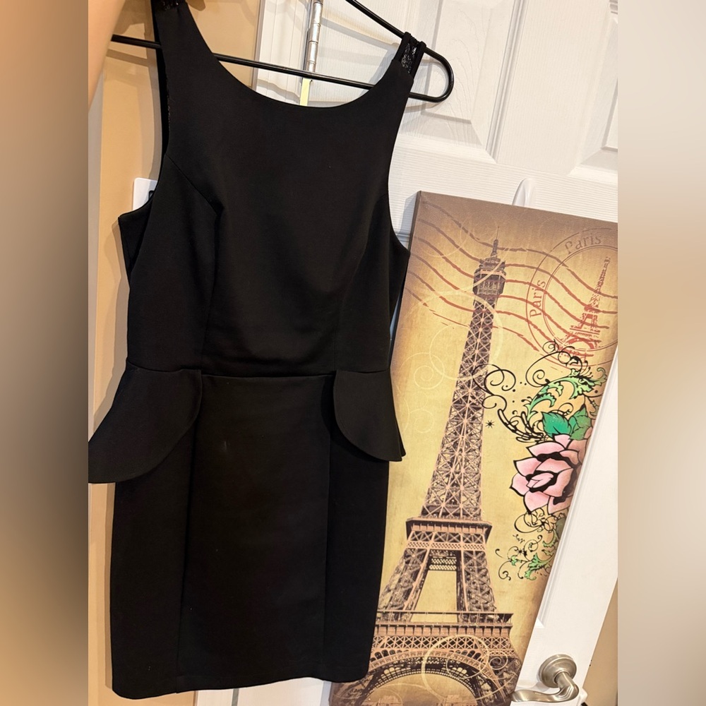 Black, size 8, fun party dress ! Classy midi dress, only worn once!